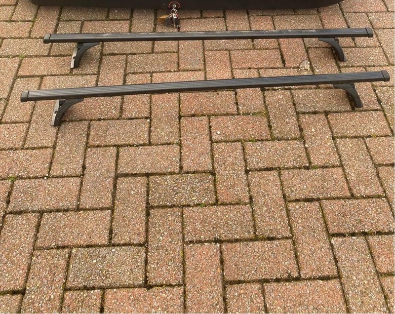 Exodus A120 aero roof bars and FP7 foot pack