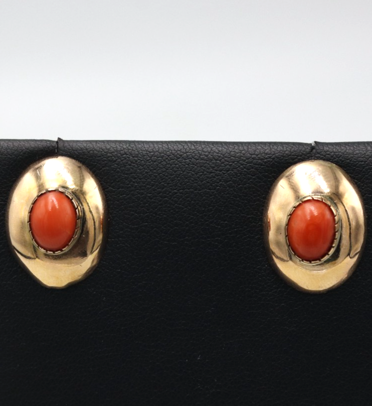 Orecchini a lobo vintage anni '60 Italia con corallo mediterraneo in oro 18K