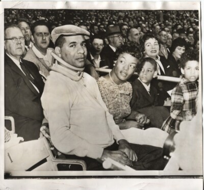 1958 Press Photo HoFer Roy Campanella Watching World Series Game Paralyzed