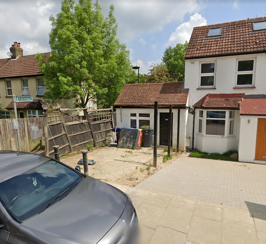 Dss 1 Bedroom House Now Available in Enfield N14 in Southgate