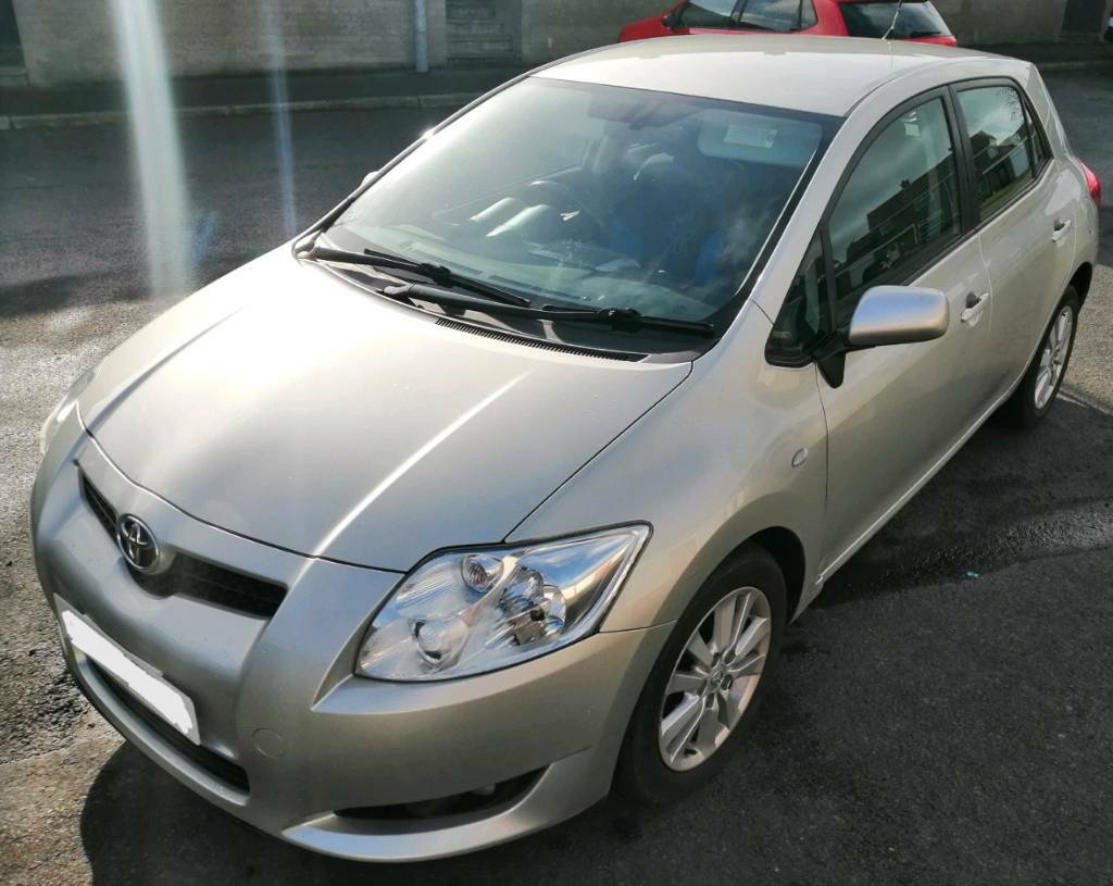 Toyota auris 2008 год