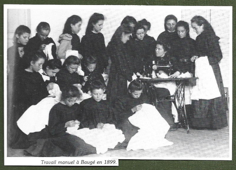 1990  --  Bauge . Travail Manuel De Jeunes Dilles En 1899 . 3z271