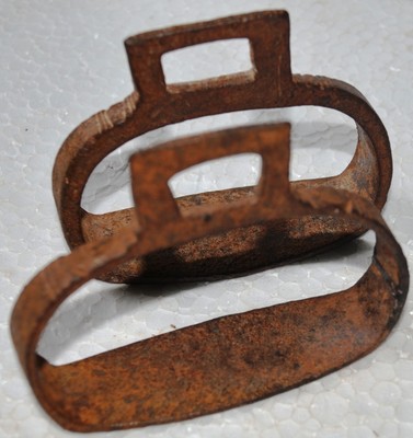 antique hand crafted iron engraved horse saddle stirrups pair