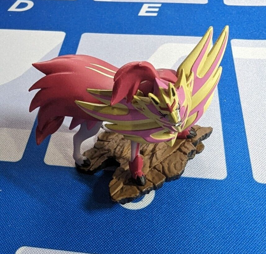 Shiny Zamazenta Figure from Crown Zenith | 2023 Official Pokemon