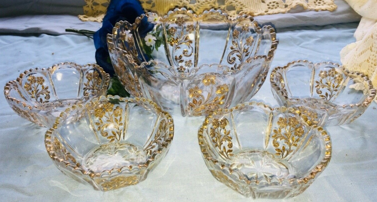 EAPG CRYSTAL BOWL W 4 BERRY BOWLS INTAGLIO DAISY INVERTED GOLD GILDED PATTERNED
