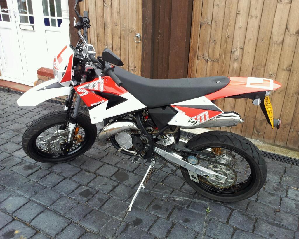 BEELINE 50 cc SUPERMOTO MOTORBIKE 6 SPEED CPI on 12 months old, not a
