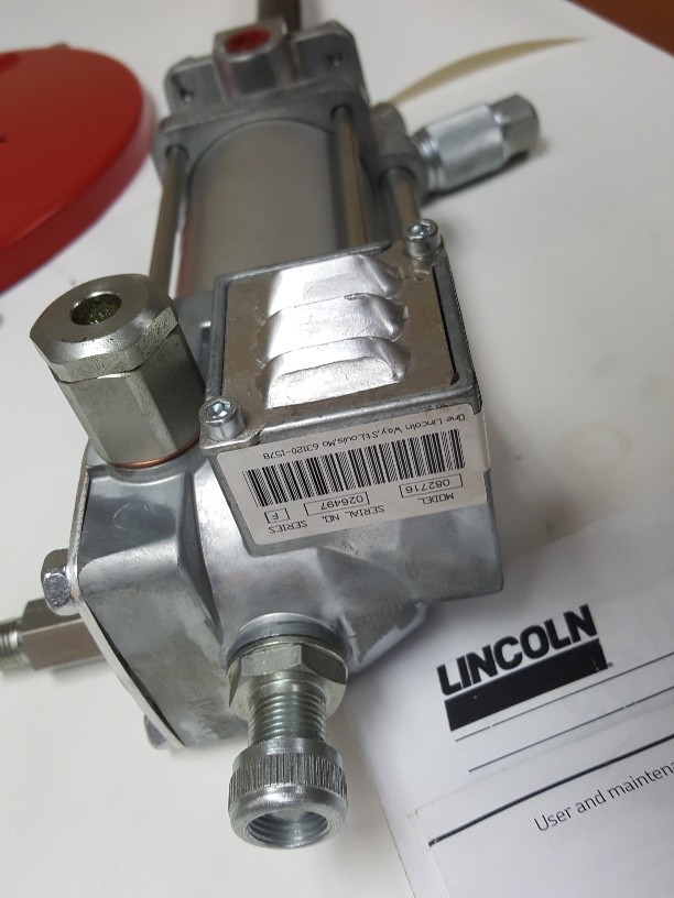 Lincoln Industrial 989 Grease Pump Air Operated 50:1 35# Pail NOS