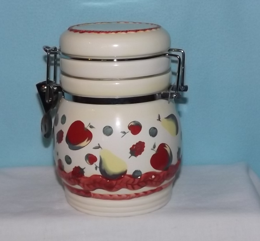 1 Lock & Seal Kitchen Canister w/apple and fruit design