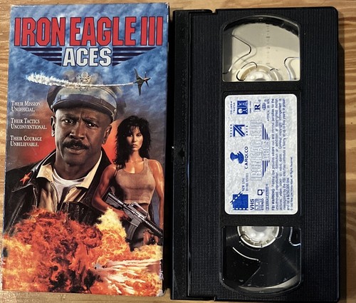 エイセス　アイアン・イーグルⅢ　VHS　日本語吹替版 Amazon.co.jp: エイセス アイアン・イーグル3 [VHS] : ルイス
