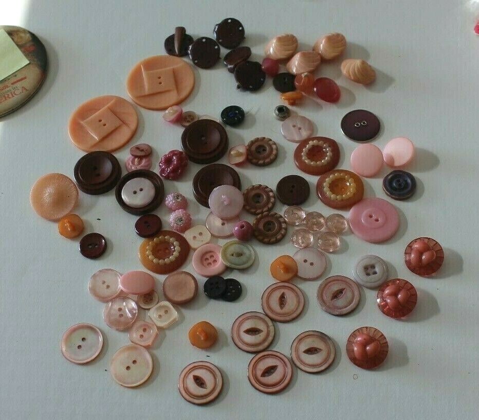 Lot Vintage Burgundy, Pink & Peach Glass & Plastic Buttons Inv. 126