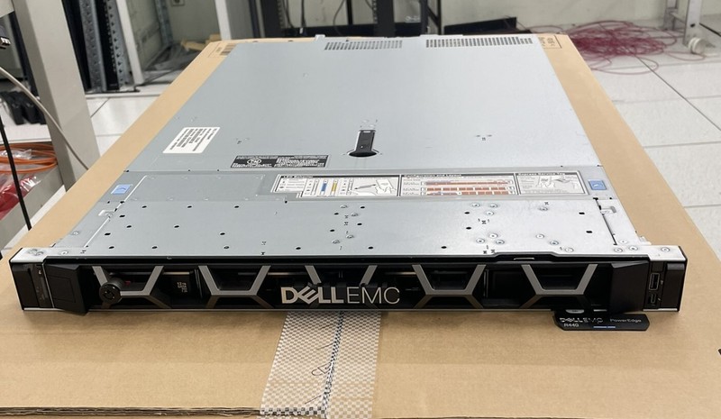 Dell Poweredge R440 Xeon Silver 4210r 32gb Ram 2x 240gb Ssd Nvme  3x4tb Hdd