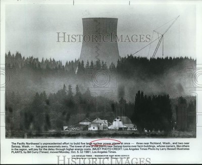 1981 Press Photo Nuclear power plant tower near Satsop looms over farm buildings