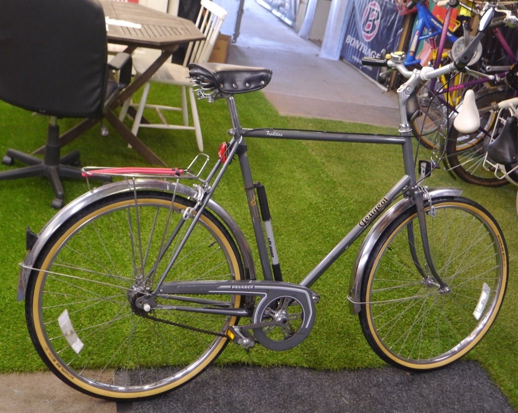 Nice retro Peugeot Tradition men's 3 speed town bike, size XL 25" frame