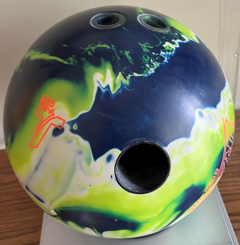 USED Track Archetype Solid Reactive Bowling Ball, Navy/Green/White, 15 LB (SB)
