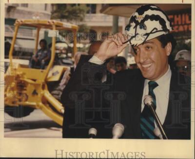 1988 Press Photo Mayor Henry Cisneros at Tri Party Ground Breaking at Garage