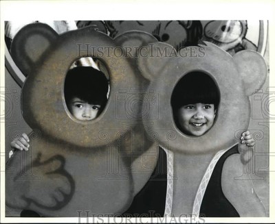 1993 Press Photo Joshua and Samantha Cantu in bear cutout at San Antonio Rodeo