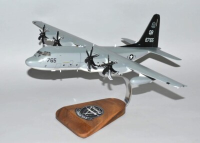 USMC Lockheed KC-130J Hercules VMGR-352 Desk Top Display Model 1/72 SC Airplane