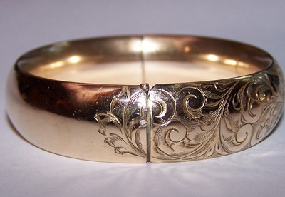 ANTIQUE VICTORIAN GOLD  FILLED HINGED BANGLE BRACELET 6 7/8