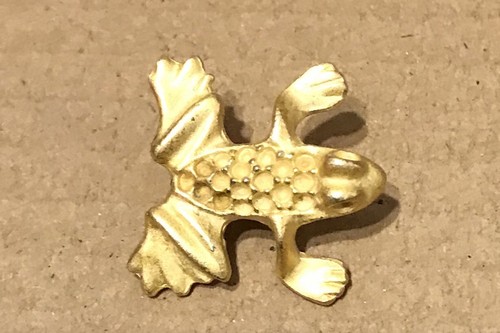 Realistic Gold Metal Realistic Button FROG 1” Carved Detail Very Nice