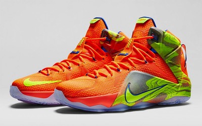 希少美品NIKE レブロン12 独立記念モデル ハイカットバスケットシューズ 希少美品NIKE レブロン12 独立記念モデル ハイカットバスケット