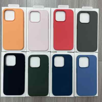 Apple Silicone Case with MagSafe for iPhone 13