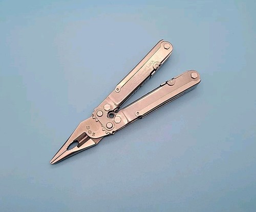 SOG PowerLock Multi-Tool - Compound Leverage Pliers - V-Cutter - 1