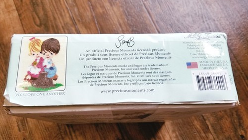 New Precious Moments LOVE ONE ANOTHER Latch Hook Rug Kit 38001 18 x 31