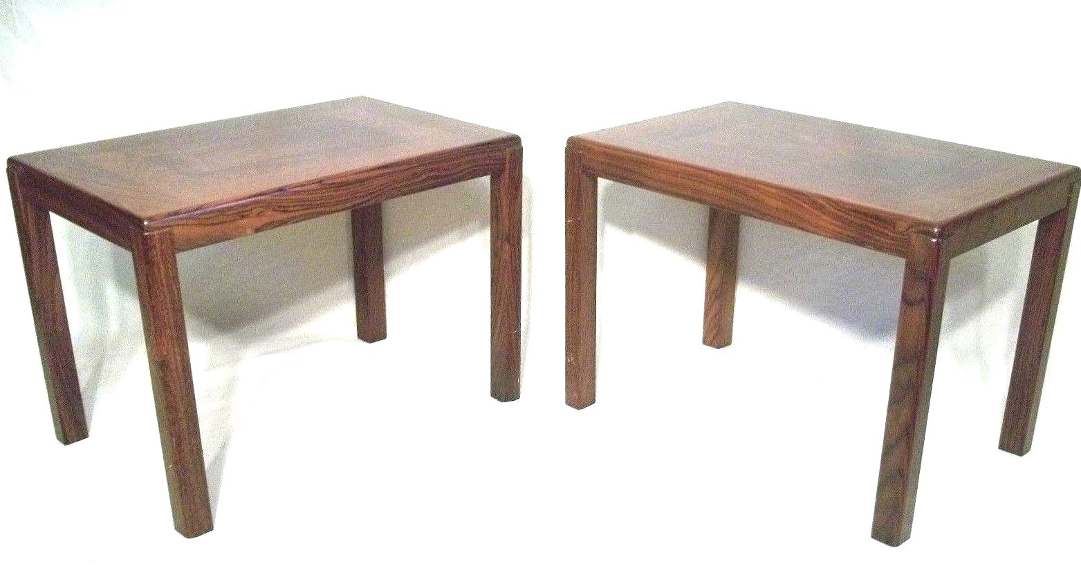 A BEAUTIFUL PAIR OF MID CENTURY DANISH MODERN ROSEWOOD SQUARE LEG END TABLES