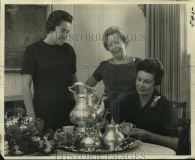 1968 Press Photo Annual pre-Christmas party by Les Dames de St. Dominique