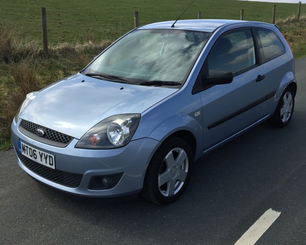 Ford Fiesta Zetec '06 1.25l Manual Petrol 3 Drs 12 Months MOT Service  History Lady Owner - MINT