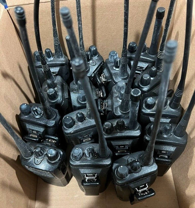 16 Motorola Radius CP200 Two-way Radio 4 CH UHF AAH50RDC9AA1AN