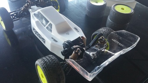 Kyosho Rb6 2wd buggy mid motor with electronics