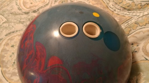 Columbia 300 Icon bowling ball