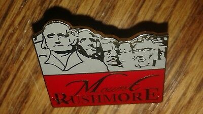 VINTAGE MOUNT RUSHMORE PIN EXCELLENT CONDITION 