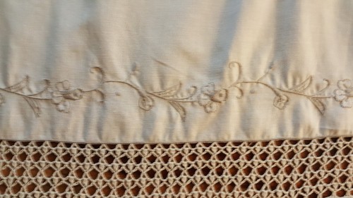 Antique French Farmhouse Linen and Lace Oval Table Cloth 102