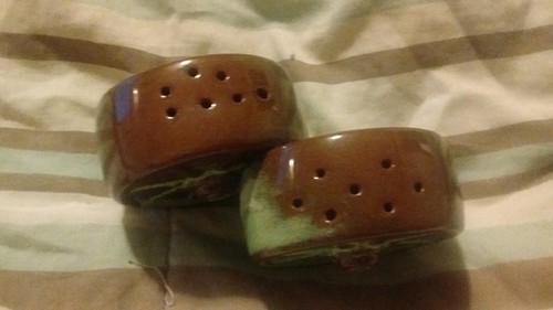 Frankoma pottery  wagon wheel salt and pepper prairie green