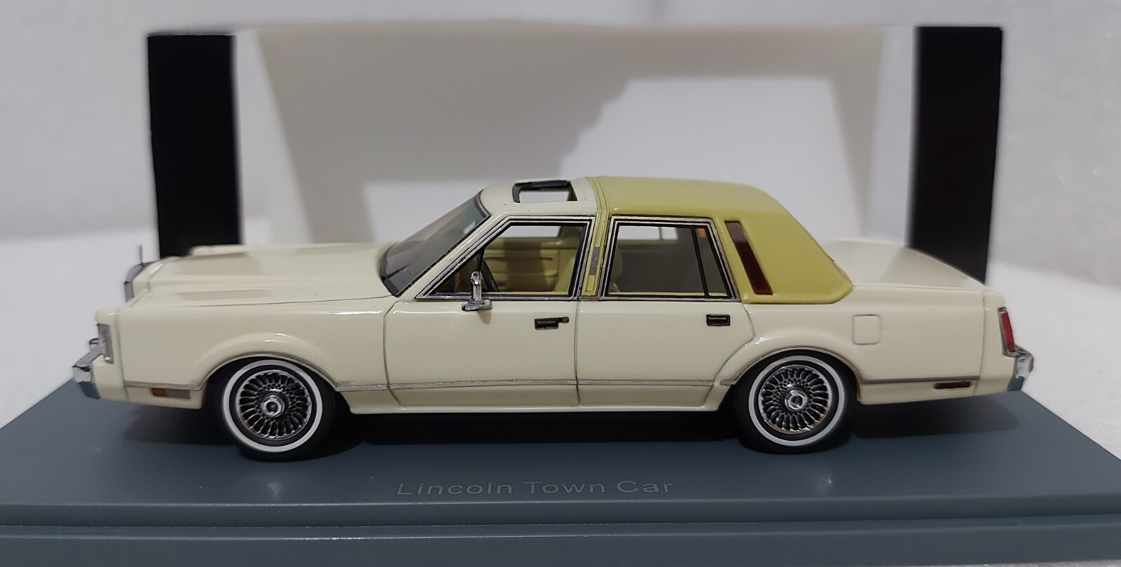 1/43 クラウン 4Door Saloon G 1986 1/43 クラウン 4Door Royal