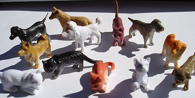 24 2'' SMALL  PLASTIC DOGS & CATS TOYS  CARNIVAL OR EDUCATIONAL TOYS. PARTY 