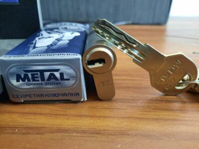 NEW !!!!!METAL Zx5J High Security Lock With 4 Keys/Locksport