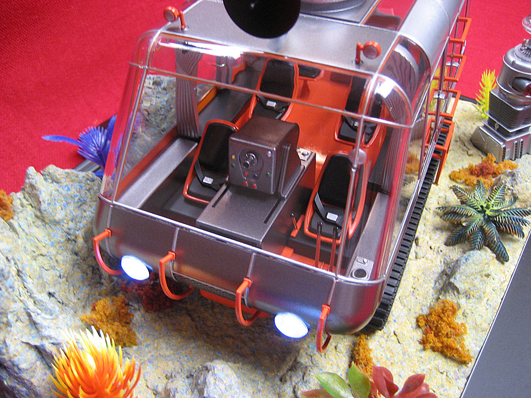 LOST IN SPACE CHARIOT W/ CUSTOM DIORAMA - PROFESSIONALLY CONSTRUCTED & FINISHED