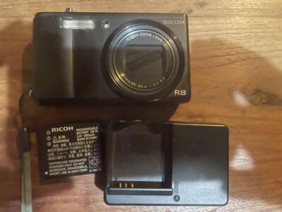 RICOH R8 10.0MP Compact Digital Camera 7.1x Zoom Black from Japan