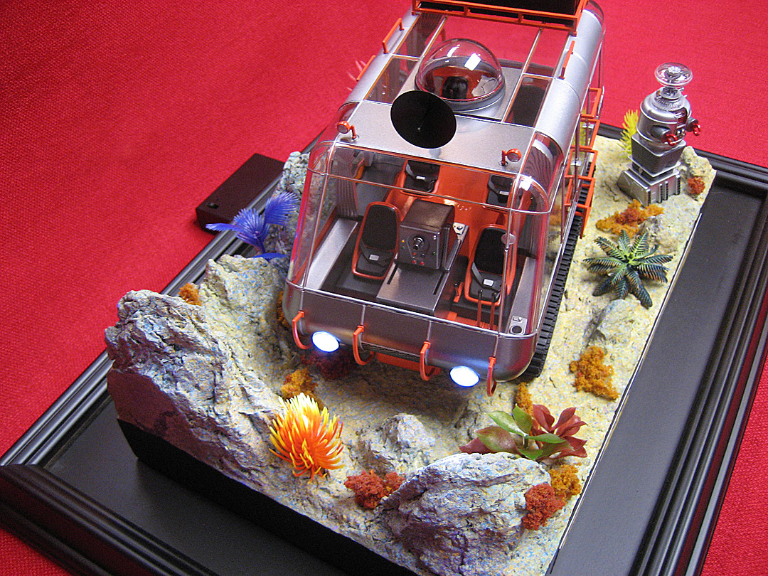 LOST IN SPACE CHARIOT W/ CUSTOM DIORAMA - PROFESSIONALLY CONSTRUCTED & FINISHED