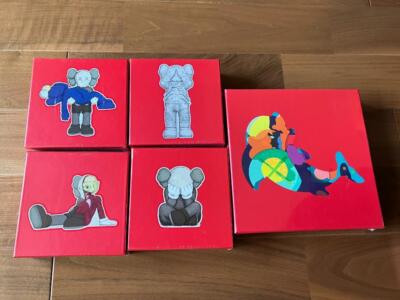 kaws puzzle 4種セット KAWS Tokyo First Jigsaw Puzzle Set (100 - 1,000 Pieces Each