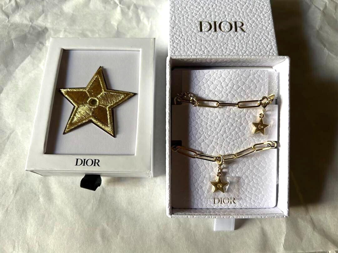 Diorピアス（包装・紙袋・チャーム・メッセージカード全部付いてます） DIOR 紙袋 星チャーム付き - メルカリ