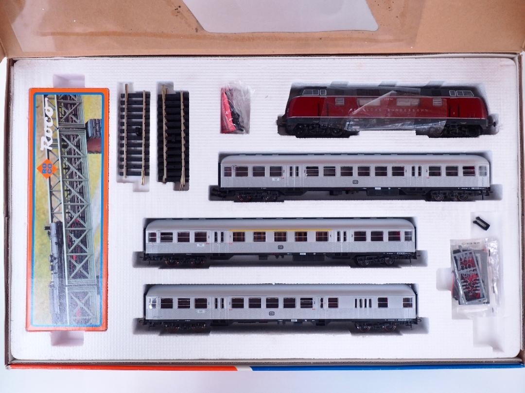 roco 車両セット Roco 41039 V20 diesel & Silberling Track Bridge Starter Set