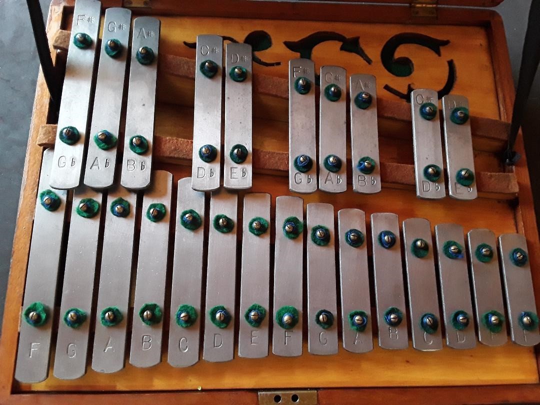 Vintage Xylophone Deagan, Musser, Jenco? 1800s Oak box Great condition