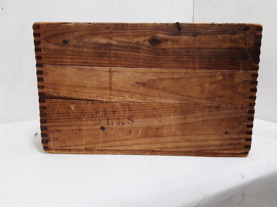 VINTAGE Dovetailed Wood Shipping Crate Box Rough & Ready Parlor Matches Diamond