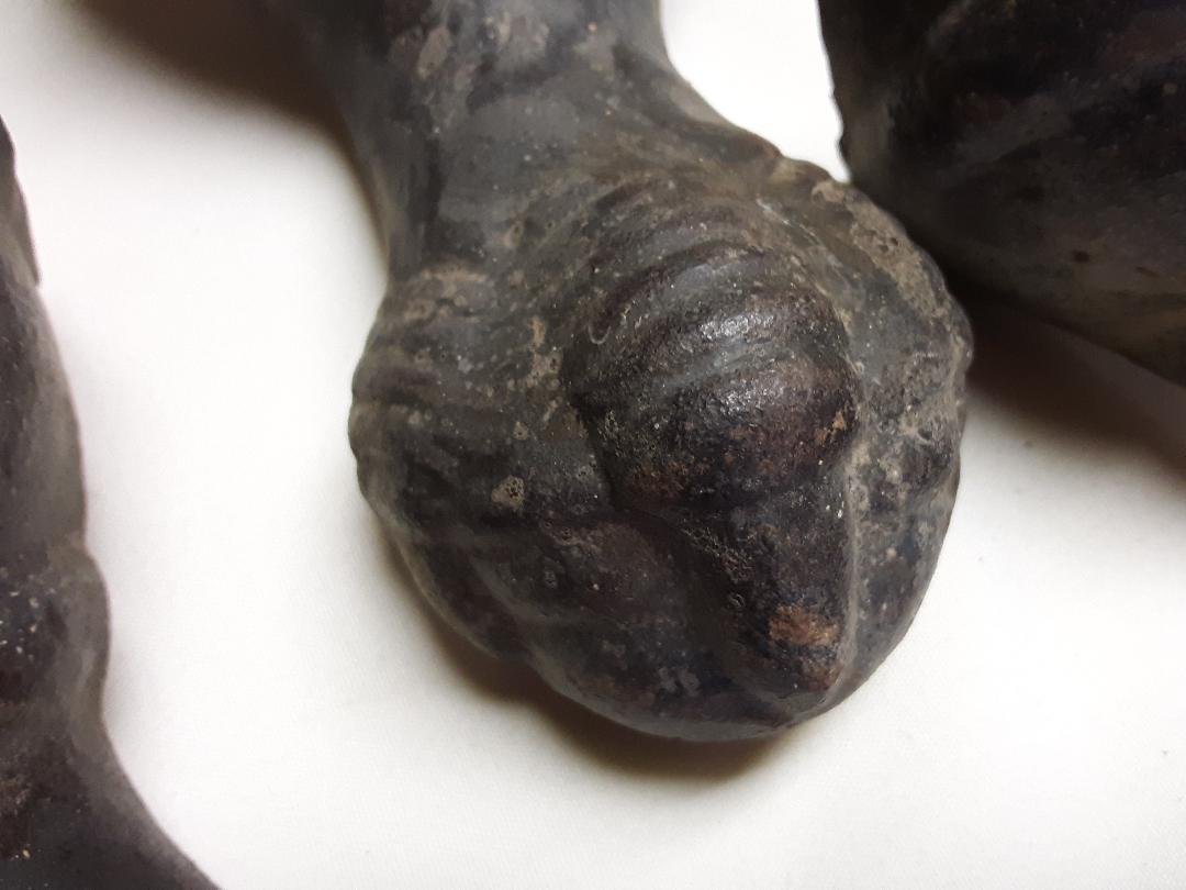 Set of 4 vintage cast iron eagle claw ball bath tub feet