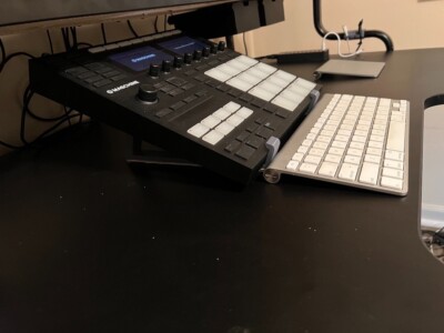 Custom Angled Display Stand for Native Instruments Maschine MK3 (22.5 degrees)