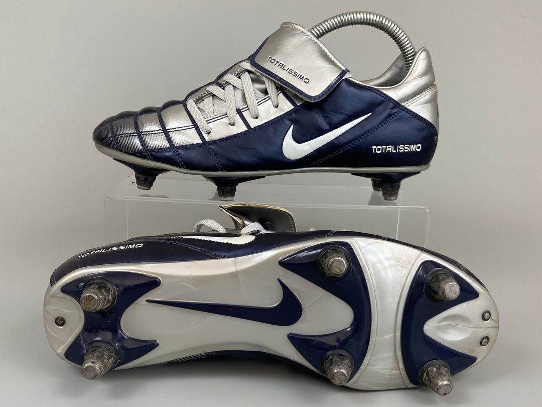 NIKEトータル90 NIKE公式】トータル 90 'Metallic Silver and Black' (HJ9351